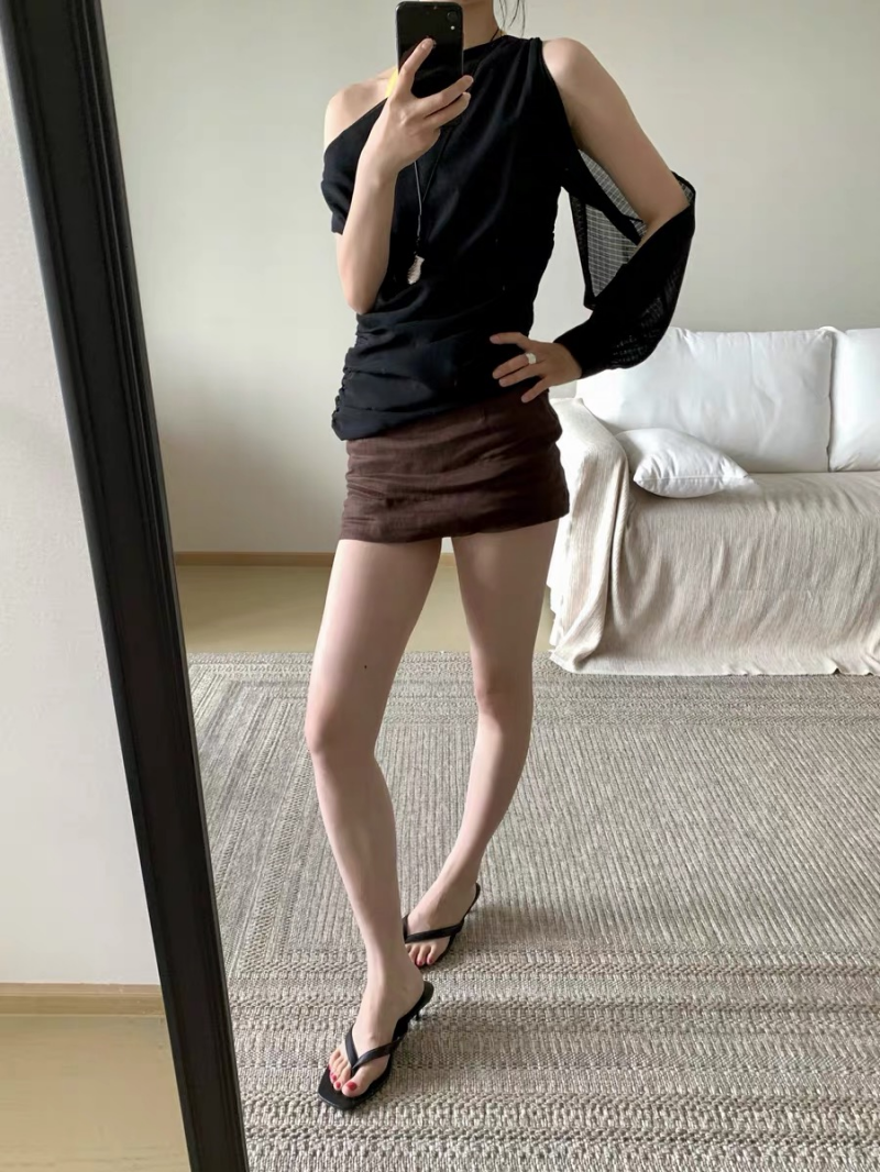 Plaid Chiffon One-Shoulder One-Sleeve Ruched Top - Image 2